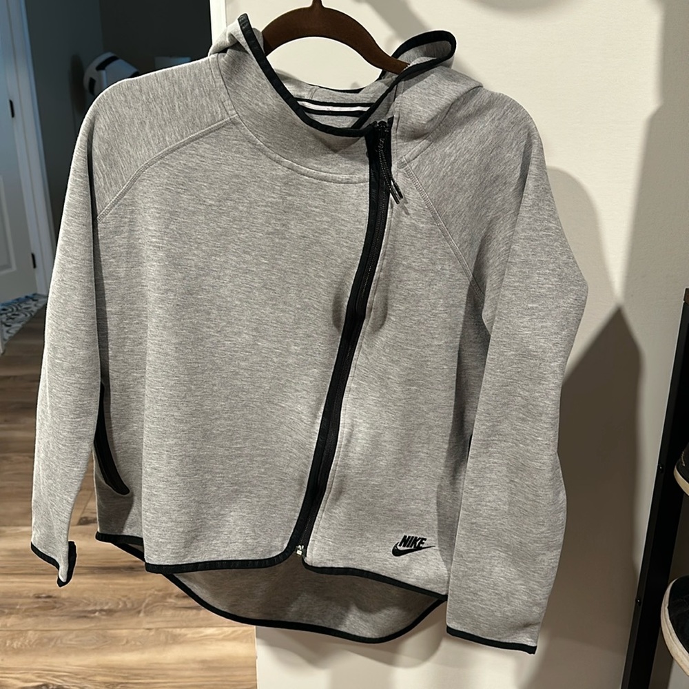 EUC Women’s Nike Tech Sz L zip up hoodie